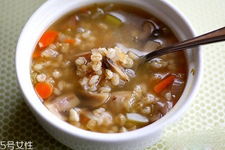 非常適合在秋季里喝的中藥美容湯 非常適合在秋季里喝的中藥美容湯