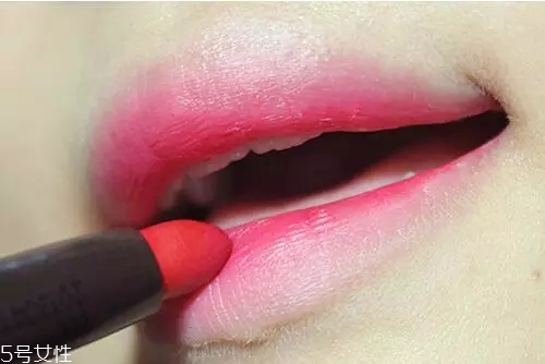 煙熏妝攻略，教你點(diǎn)不一樣的