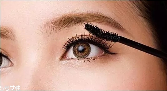 要去面試了，換個(gè)合適的妝容再去吧