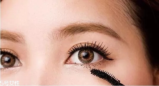 要去面試了，換個(gè)合適的妝容再去吧