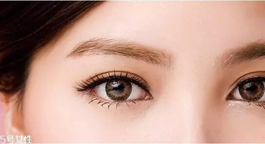 要去面試了，換個(gè)合適的妝容再去吧