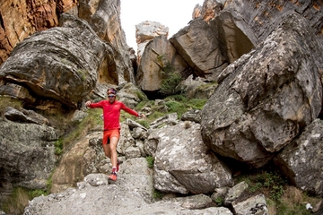 1448875467495438.jpg ryan-sandes-picks-his-line.jpg