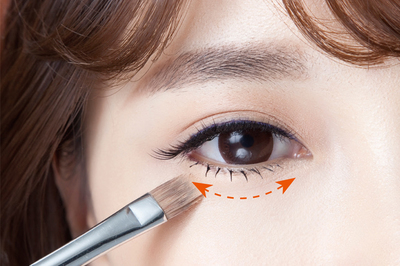 魅惑眼妝畫法 柔感煙燻眼影取代眼線 魅惑眼妝畫法 柔感煙燻眼影取代眼線