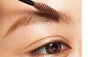 美眉也是化妝的重點(diǎn) 美眉也是化妝的重點(diǎn)