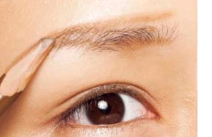 美眉也是化妝的重點(diǎn) 美眉也是化妝的重點(diǎn)