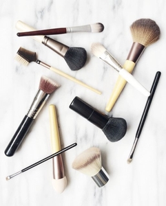 上妝無(wú)力感 干凈把化妝工具洗一洗 迎接新的一年吧