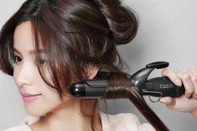 浪漫微卷發(fā)讓你晉身小V臉 浪漫微卷發(fā)讓你晉身小V臉