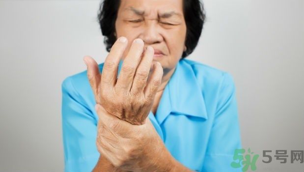 經(jīng)常手麻腳麻是怎么回事 4種疾病的前兆 經(jīng)常手麻腳麻是怎么回事 4種疾病的前兆