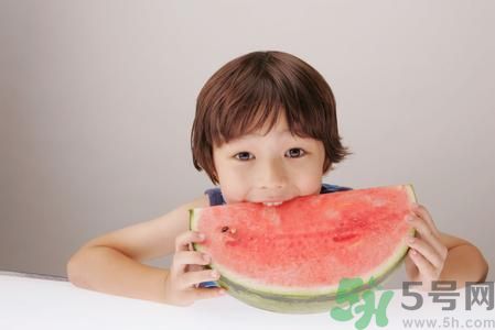幼兒能吃西瓜嗎?能給2歲半幼兒吃西瓜嗎 幼兒能吃西瓜嗎?能給2歲半幼兒吃西瓜嗎
