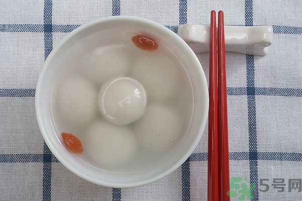 湯圓發(fā)紅能吃嗎 湯圓變紅能不能吃 湯圓發(fā)紅能吃嗎 湯圓變紅能不能吃