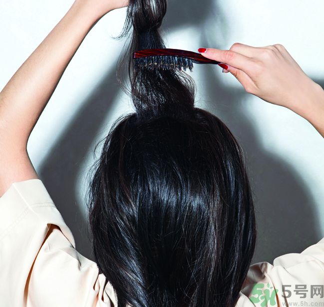 長發(fā)看來沒精神 3分鐘完成好氣色發(fā)型 長發(fā)看來沒精神 3分鐘完成好氣色發(fā)型