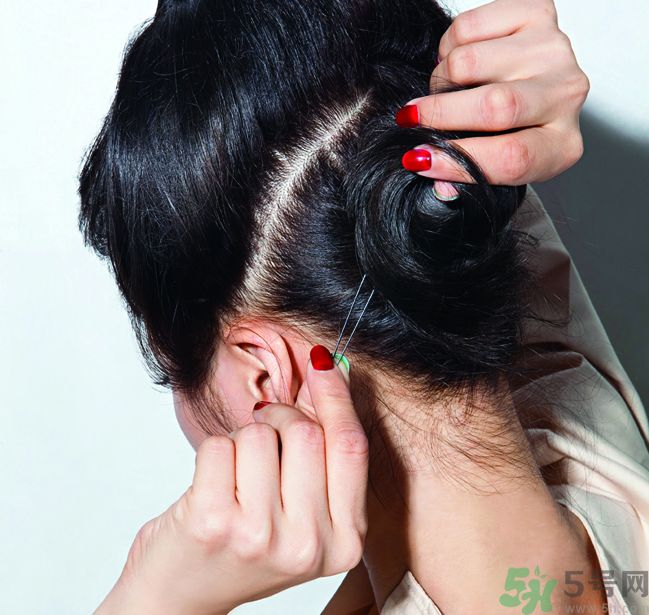 長發(fā)看來沒精神 3分鐘完成好氣色發(fā)型 長發(fā)看來沒精神 3分鐘完成好氣色發(fā)型