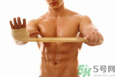 鍛煉完美腹肌的方法 仰姿出拳打造完美腹肌 鍛煉完美腹肌的方法 仰姿出拳打造完美腹肌