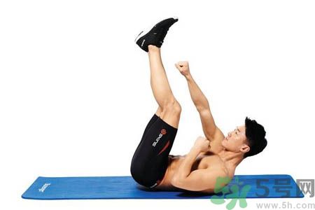 鍛煉完美腹肌的方法 仰姿出拳打造完美腹肌 鍛煉完美腹肌的方法 仰姿出拳打造完美腹肌