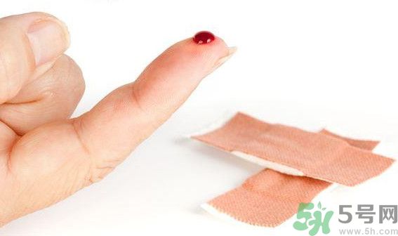 菠蘿和香蕉可以一起吃嗎？菠蘿可以做湯嗎？