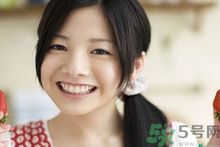 牙齒發(fā)黃怎么變白?牙齒發(fā)黃變白小竅門 牙齒發(fā)黃怎么變白?牙齒發(fā)黃變白小竅門