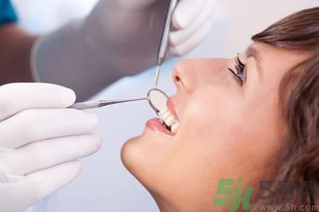 牙齒發(fā)黃怎么變白?牙齒發(fā)黃變白小竅門 牙齒發(fā)黃怎么變白?牙齒發(fā)黃變白小竅門