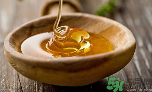 喝蜂蜜水可以美白嗎?喝蜂蜜水能美白肌膚嗎.jpg 喝蜂蜜水可以美白嗎?喝蜂蜜水能美白肌膚嗎.jpg