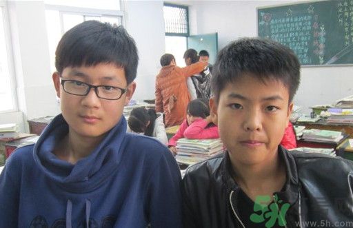 我13歲有點(diǎn)色怎么辦？我13歲有點(diǎn)色正不正常？