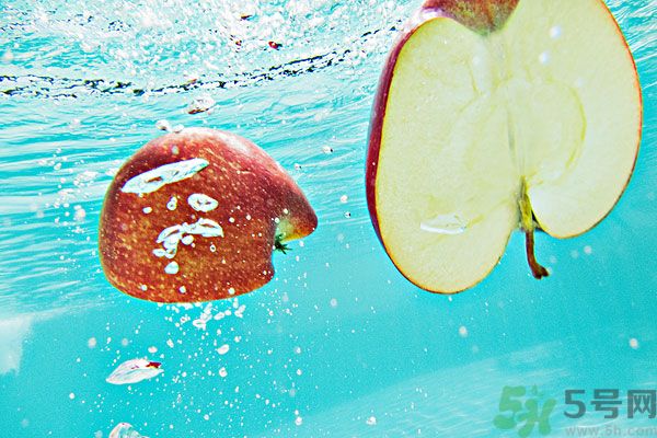 切好的蘋果怎樣不會(huì)變黃？怎么能讓蘋果不變色？