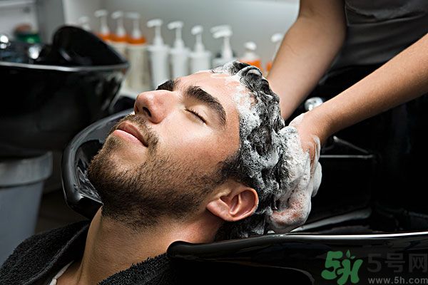 睡前可以洗頭嗎？頭發(fā)沒干就睡覺會(huì)怎么樣？