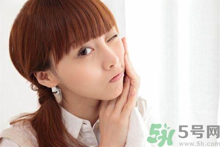 口腔潰瘍?cè)趺纯焖儆?口腔潰瘍?cè)趺粗委熀? 口腔潰瘍?cè)趺纯焖儆?口腔潰瘍?cè)趺粗委熀?