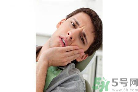 口腔潰瘍?cè)趺纯焖儆?口腔潰瘍?cè)趺粗委熀? 口腔潰瘍?cè)趺纯焖儆?口腔潰瘍?cè)趺粗委熀?