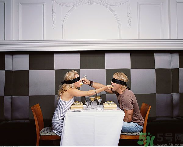 父母逼我想親怎么辦？爸媽總是逼我想親怎么辦？