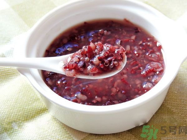 熬夜喝什么粥好？熬夜喝什么粥對身體復原好？