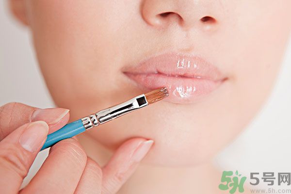 春天嘴上起泡怎么回事？春天嘴唇起泡怎么辦？