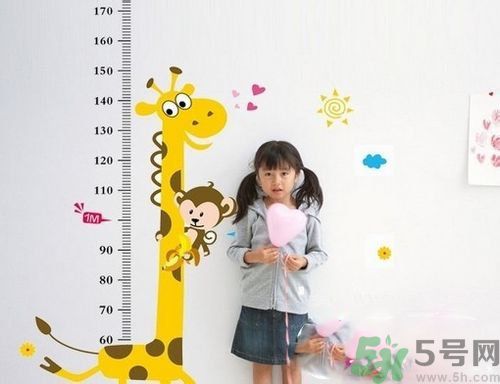 很多人都想長高一點，確長不高，只是想想而已，永遠(yuǎn)不行動。很多人都嫌棄自己長得太矮了，卻沒有什么補(bǔ)救措施。不要以為成年后就不能改變自己身高了。按著這個來，你會發(fā)現(xiàn)不一樣！