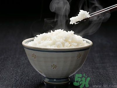 蒸飯?jiān)趺醋龊贸?？蒸飯要什么步驟?