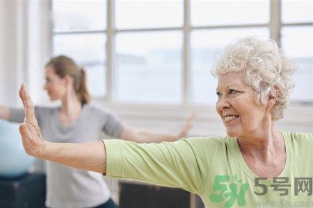 更年期癥狀有哪些？老年人更年期怎么辦？