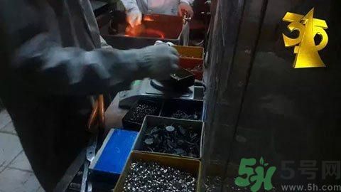 舊牙刷廢鋼料制造假牙黑幕 如何辨別真假牙?.jpg 舊牙刷廢鋼料制造假牙黑幕 如何辨別真假牙?.jpg