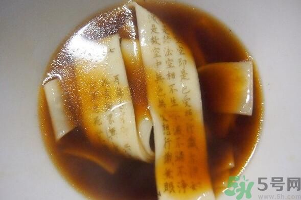 可食用的經(jīng)書(shū)烏龍面怎么做？可食用的經(jīng)書(shū)烏龍面是什么面？