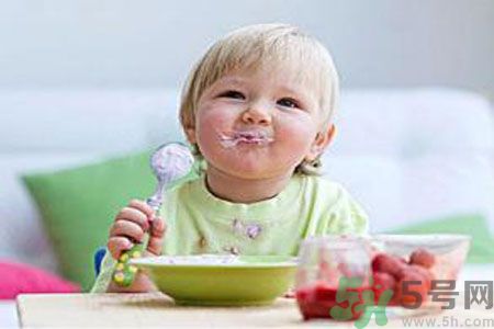 寶寶可以喝酸奶嗎？寶寶什么時(shí)候可以喝酸奶?