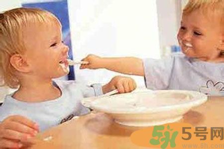 寶寶可以喝酸奶嗎？寶寶什么時(shí)候可以喝酸奶?