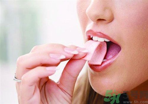 口香糖咽下去怎么辦？口香糖粘在衣服上怎么辦？