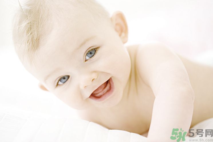 爸爸能單獨照顧寶寶嗎？爸爸怎樣照顧寶寶？