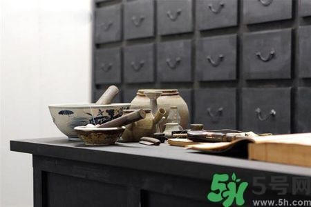 痛經(jīng)怎么辦能快速止痛？痛經(jīng)吃什么比較好？