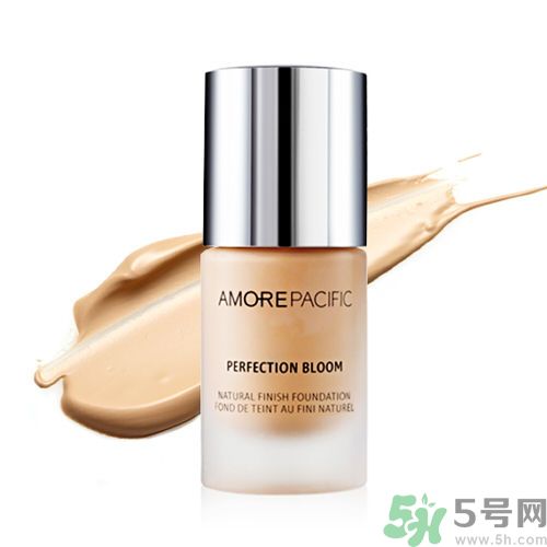 用什么粉餅美白效果好？粉餅與粉底液的區(qū)別？