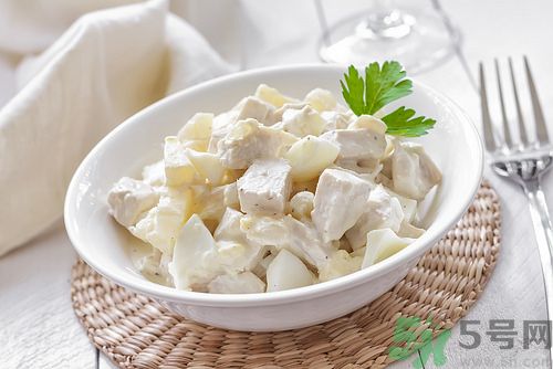 紅茶和牛奶可以一起喝嗎？紅茶里可以放牛奶嗎？