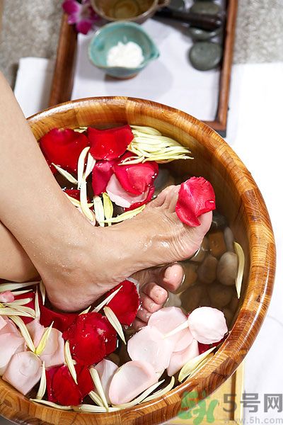 吃晚飯后多久可以泡腳？晚飯后泡腳好嗎？