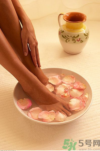 吃晚飯后多久可以泡腳？晚飯后泡腳好嗎？