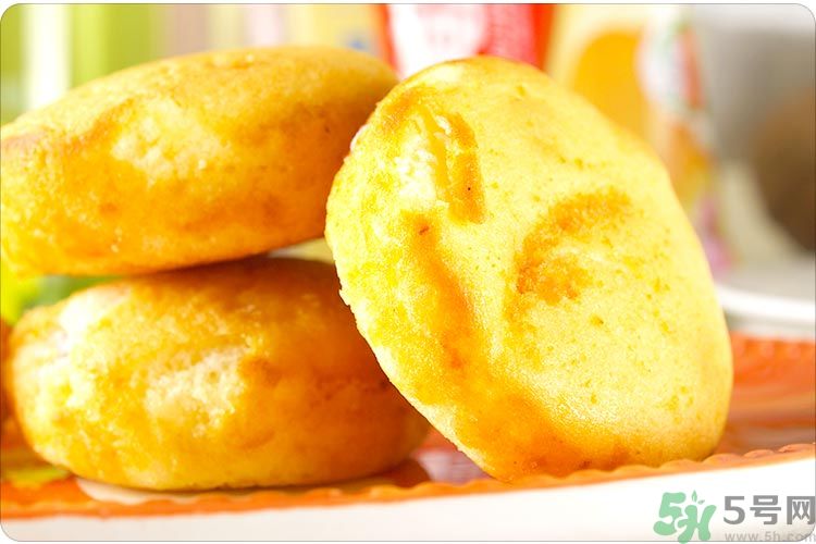 吃頭孢能吃蛋黃派嗎？蛋黃派里面有酒精嗎？