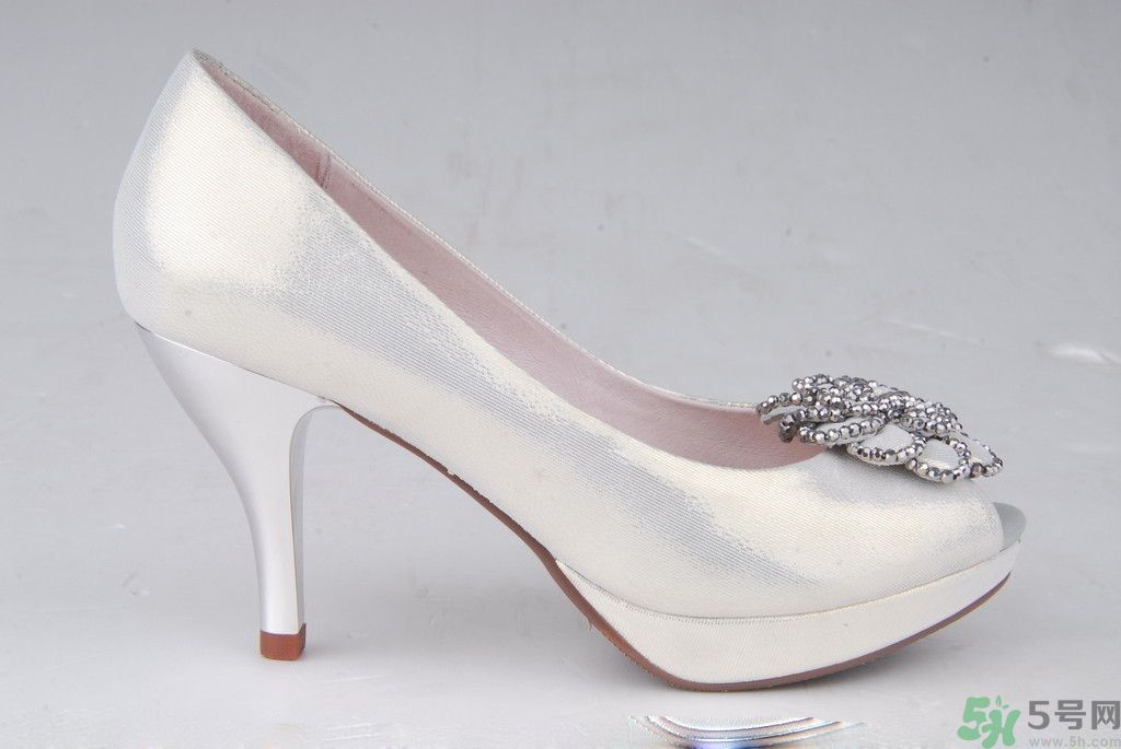 鞋子磨腳怎么辦？鞋子大了怎么辦？