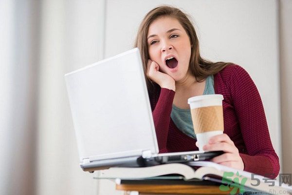 19歲女睡神走哪睡哪竟是??？什么是發(fā)作性睡病？