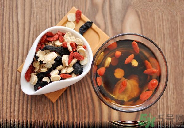 蕁麻疹會(huì)不會(huì)傳染？蕁麻疹怎么治才能好？