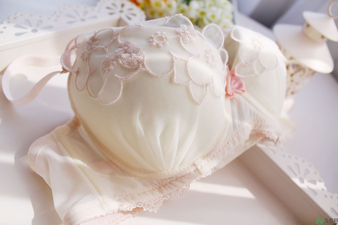 什么內(nèi)衣聚攏效果好？什么內(nèi)衣穿著舒服？