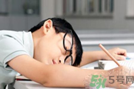 睡覺流口水是什么原因？睡覺流口水怎么辦？